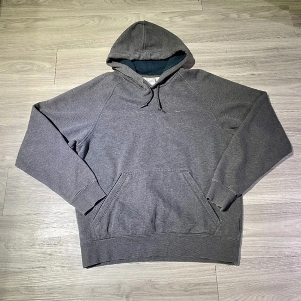 Vintage Y2K Nike Mini Swoosh Pullover Hoodie Size M Gray cropped faded Men's Tra